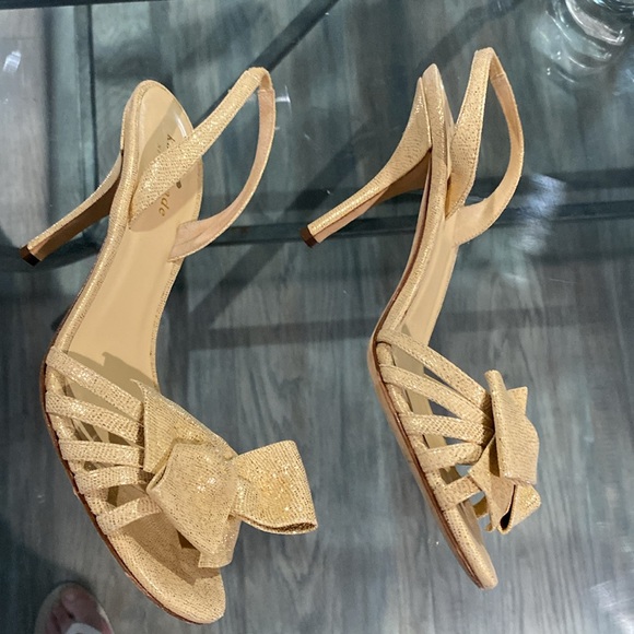 Designer champagne sparkly leather sandals w/bow designs - 3 3/4 inch heels - Picture 4 of 7